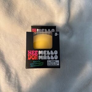 NeeDoh Mello Mallo Color-Changing Marshmallow Toy - yellow